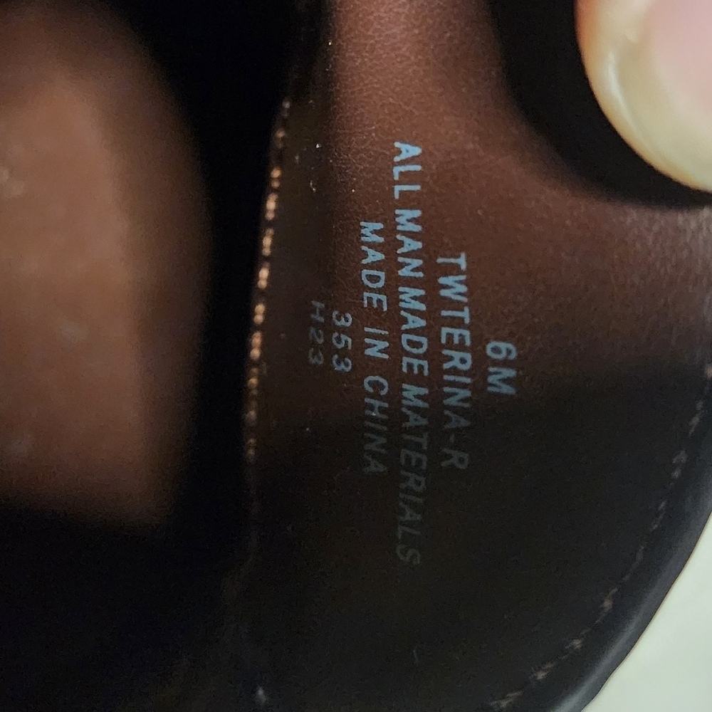 Size 6 Women's Tommy Hilfiger Terina Loafers With Gold Hardware. - Picture 7 of 8